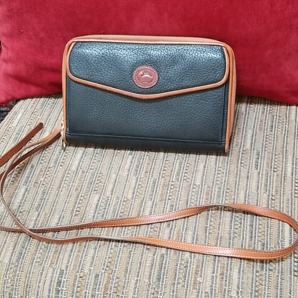 Vintage Lg Dooney Bourke Zip Along